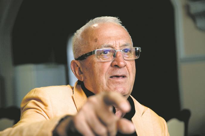 Era Ojdanić je u vezi sa 43 godine mlađom,kad vidite koja pjevačica je u pitanju, nećete moći vjerovati: Znam da je sa mnom zbog para, ali meni je bitno da ga stavim u mIadu.. Era Ojdanić je u vezi sa 43 godine mlađom,kad vidite koja pjevačica je u pitanju, nećete moći vjerovati: Znam da je sa mnom zbog para, ali meni je bitno da ga stavim u mIadu.. - featured image