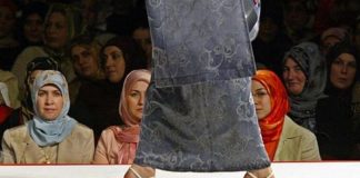 ŠTA NOSE ISLAMSKE ŽENE ISPOD TRADICIONALNE ODEĆE – BURKE: Odgovor je šokirao mnoge ŠTA NOSE ISLAMSKE ŽENE ISPOD TRADICIONALNE ODEĆE – BURKE: Odgovor je šokirao mnoge - featured image