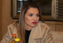 PEVAČICA SE SNIMALA TELEFONOM, PA JOJ SPAO FILTER! Ovaj video-snimak naše zvezde svi komentarišu na društvenim mrežama (GALERIJA) PEVAČICA SE SNIMALA TELEFONOM, PA JOJ SPAO FILTER! Ovaj video-snimak naše zvezde svi komentarišu na društvenim mrežama (GALERIJA) - featured image