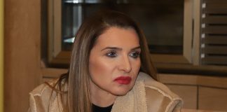 PEVAČICA SE SNIMALA TELEFONOM, PA JOJ SPAO FILTER! Ovaj video-snimak naše zvezde svi komentarišu na društvenim mrežama (GALERIJA) PEVAČICA SE SNIMALA TELEFONOM, PA JOJ SPAO FILTER! Ovaj video-snimak naše zvezde svi komentarišu na društvenim mrežama (GALERIJA) - featured image