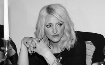 Umrla u mukama i tvrdila da je zbog 1 stvari dobila rak: Muž joj nije bio na sahrani, a njena poslednja želja kida dušu Umrla u mukama i tvrdila da je zbog 1 stvari dobila rak: Muž joj nije bio na sahrani, a njena poslednja želja kida dušu - featured image