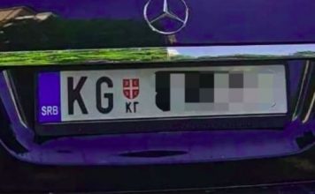 “Došli smo u Tuzlu iz Kragujevca, turistički. Čekamo slobodno mesto na parkingu. Prilazi nam čovek i pokazuje da otvorimo prozor…” “Došli smo u Tuzlu iz Kragujevca, turistički. Čekamo slobodno mesto na parkingu. Prilazi nam čovek i pokazuje da otvorimo prozor…” - featured image