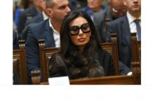 Nije ni Anastasija, niti Veljko! Evo ko će naslediti Cecu Ražnatović! Mladi pjevač kojeg jaše, preoteo njeno srce i imovinu, njegovo ime odjeknulo kao bomba u ponoć!!! Nije ni Anastasija, niti Veljko! Evo ko će naslediti Cecu Ražnatović! Mladi pjevač kojeg jaše, preoteo njeno srce i imovinu, njegovo ime odjeknulo kao bomba u ponoć!!! - featured image