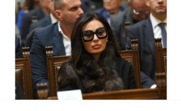 Nije ni Anastasija, niti Veljko! Evo ko će naslediti Cecu Ražnatović! Mladi pjevač kojeg jaše, preoteo njeno srce i imovinu, njegovo ime odjeknulo kao bomba u ponoć!!! Nije ni Anastasija, niti Veljko! Evo ko će naslediti Cecu Ražnatović! Mladi pjevač kojeg jaše, preoteo njeno srce i imovinu, njegovo ime odjeknulo kao bomba u ponoć!!! - featured image