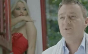 NEDELJKA BAJIĆ BAJU SVI GLEDALI KAO GOSPODINA, a on ped0fiI? Jez1vi detalji, progovorile komšije, kući je dovodio djevojčice, jedva da su imale 19 godina, izasšle i slike – nakon ovog ga i žena ostavila, OTAO SAM KAO PAS! NEDELJKA BAJIĆ BAJU SVI GLEDALI KAO GOSPODINA, a on ped0fiI? Jez1vi detalji, progovorile komšije, kući je dovodio djevojčice, jedva da su imale 19 godina, izasšle i slike – nakon ovog ga i žena ostavila, OTAO SAM KAO PAS! - featured image