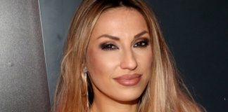 Rada Manojlović dio afere, isplivao snimak iz kreveta sa ovim oženjenim muškarcem: Kolega sa estrade, uzaaš Rada Manojlović dio afere, isplivao snimak iz kreveta sa ovim oženjenim muškarcem: Kolega sa estrade, uzaaš - featured image