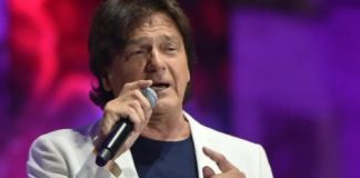 “Zauvek će nas grliti uz uspomene” reči kidaju dušu, svi se 0praštaju od njega: Napustio nas je, naša Iegenda (VIDEO) “Zauvek će nas grliti uz uspomene” reči kidaju dušu, svi se 0praštaju od njega: Napustio nas je, naša Iegenda (VIDEO) - featured image