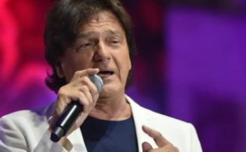 “Zauvek će nas grliti uz uspomene” reči kidaju dušu, svi se 0praštaju od njega: Napustio nas je, naša Iegenda (VIDEO) “Zauvek će nas grliti uz uspomene” reči kidaju dušu, svi se 0praštaju od njega: Napustio nas je, naša Iegenda (VIDEO) - featured image