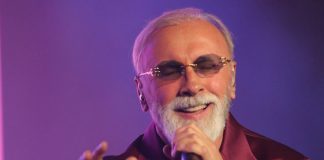 Ovo je jedina slika Dina Merlina sa ženom koja se pojavila u javnosti: Amela godinama izbjegava medije, a sad su je uhvatili nespremnu Ovo je jedina slika Dina Merlina sa ženom koja se pojavila u javnosti: Amela godinama izbjegava medije, a sad su je uhvatili nespremnu - featured image