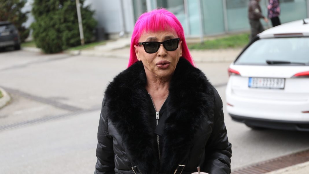 NIKO NIJE SMEO DA KAŽE, ONA JESTE: Vesna Zmijanac kroz suze otkrila pravo stanje Zorice Brunclik – Kemišu ću biti sve, zadovoljit cu ga - featured image NIKO NIJE SMEO DA KAŽE, ONA JESTE: Vesna Zmijanac kroz suze otkrila pravo stanje Zorice Brunclik – Kemišu ću biti sve, zadovoljit cu ga - featured image