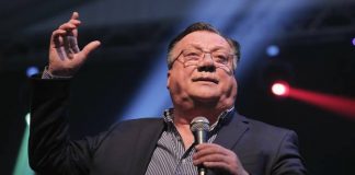 Majka Donne Ares otkrila: “Ja znam od čega je moja kćerka dobila raak, imamo i dokaze, od te namirnice je stradao i Halid, čuvajte vašu djecu..!” Majka Donne Ares otkrila: “Ja znam od čega je moja kćerka dobila raak, imamo i dokaze, od te namirnice je stradao i Halid, čuvajte vašu djecu..!” - featured image