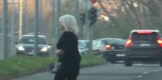 PEVAČICA SELA U KRILO OŽENJENOM, PA DOBILA ŠAMAR OD NJEGOVE ŽENE! Pukla bruka na estradi, nakon toliko godina isplivao ozbiljan skandal PEVAČICA SELA U KRILO OŽENJENOM, PA DOBILA ŠAMAR OD NJEGOVE ŽENE! Pukla bruka na estradi, nakon toliko godina isplivao ozbiljan skandal - featured image