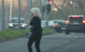 PEVAČICA SELA U KRILO OŽENJENOM, PA DOBILA ŠAMAR OD NJEGOVE ŽENE! Pukla bruka na estradi, nakon toliko godina isplivao ozbiljan skandal PEVAČICA SELA U KRILO OŽENJENOM, PA DOBILA ŠAMAR OD NJEGOVE ŽENE! Pukla bruka na estradi, nakon toliko godina isplivao ozbiljan skandal - featured image