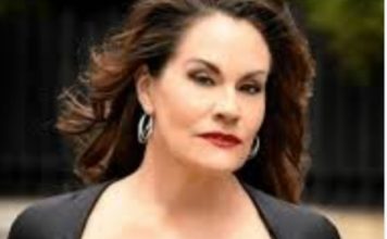 Uhvatila sam sina kako me potajno gleda dok se tuširam – a zatim sam odlučila da mu dam što traži…… Uhvatila sam sina kako me potajno gleda dok se tuširam – a zatim sam odlučila da mu dam što traži…… - featured image