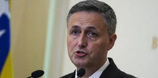 POLITIČKA BURA U BIH: Bećirović na udaru zbog odluke stare tri godine POLITIČKA BURA U BIH: Bećirović na udaru zbog odluke stare tri godine - featured image