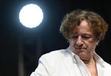 “MOJE ĆERKE SU FRANCUSKINJE” Bregović otkrio da naslednice ne pričaju na srpskom, sve 3 su različite vere – Priznao da li mu to smeta: Više ne znam šta slave… "MOJE ĆERKE SU FRANCUSKINJE" Bregović otkrio da naslednice ne pričaju na srpskom, sve 3 su različite vere - Priznao da li mu to smeta: Više ne znam šta slave... - featured image
