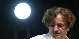 “MOJE ĆERKE SU FRANCUSKINJE” Bregović otkrio da naslednice ne pričaju na srpskom, sve 3 su različite vere – Priznao da li mu to smeta: Više ne znam šta slave… "MOJE ĆERKE SU FRANCUSKINJE" Bregović otkrio da naslednice ne pričaju na srpskom, sve 3 su različite vere - Priznao da li mu to smeta: Više ne znam šta slave... - featured image