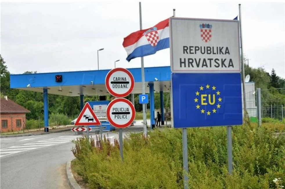 Državljanka BiH na Hrvatskoj granici kažnjena sa novčanom kaznom od koje će vam se zavrtit u glavi i vraćena sa granice : Dobro pazite šta nosite sa sobom i da li imate ovaj dokument!!! - featured image Državljanka BiH na Hrvatskoj granici kažnjena sa novčanom kaznom od koje će vam se zavrtit u glavi i vraćena sa granice : Dobro pazite šta nosite sa sobom i da li imate ovaj dokument!!! - featured image