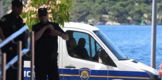 Muškarac iz Bosne i Hercegovine zbog majice u Hrvatskoj kažnjen sa 700 eura Muškarac iz Bosne i Hercegovine zbog majice u Hrvatskoj kažnjen sa 700 eura - featured image