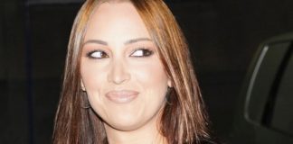 Izašao intimni snimak, ovaj harmonikaš ukrao Prijino srce! Zbog njega je pobegla od kuće, svi je mole da se vrati “nije sreća para puna vreća” poručila im snajka Izašao intimni snimak, ovaj harmonikaš ukrao Prijino srce! Zbog njega je pobegla od kuće, svi je mole da se vrati “nije sreća para puna vreća” poručila im snajka - featured image