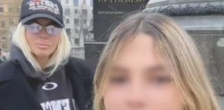 Ne skrivaju više ljubav, Nika otkrila s kim je u vezi! Uplovila u vezu s duplo starijim političarem! Duško i Jelena poludili kad su otkrili ko je u pitanju, a vi ćete se šokirat Ne skrivaju više ljubav, Nika otkrila s kim je u vezi! Uplovila u vezu s duplo starijim političarem! Duško i Jelena poludili kad su otkrili ko je u pitanju, a vi ćete se šokirat - featured image