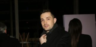 Tuga u porodici: Svi skrhani bol0m, opraštaju se, takav glas se nikad više neće ponovo roditi.. Tuga u porodici: Svi skrhani bol0m, opraštaju se, takav glas se nikad više neće ponovo roditi.. - featured image