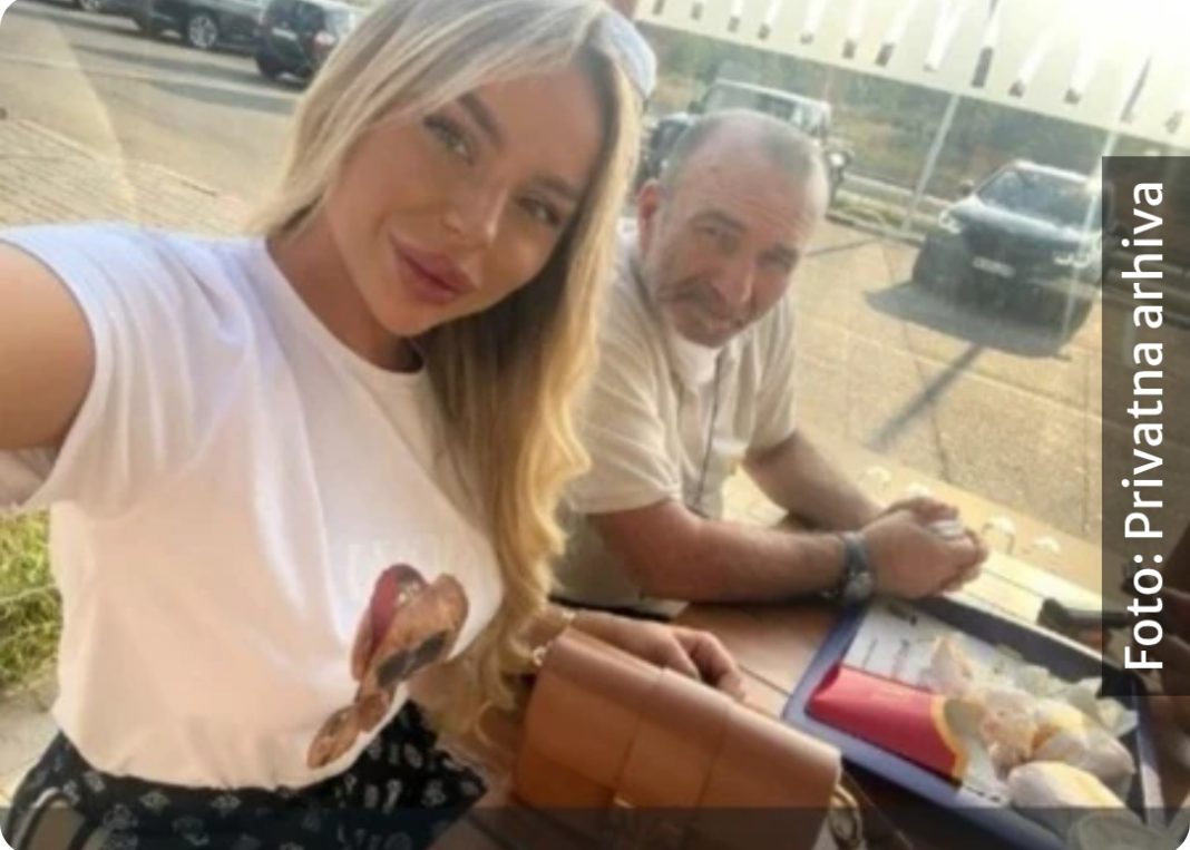 Dane (70) objavio video snimak trojke, Sofija, njena majka i on u krevetu ,auu – pa zaprijetio: “NE DAJ BOŽE DA POČNEM SVE DA IZNOSIM, MORAĆE DA SE PRESELI U AFRIKU” - featured image