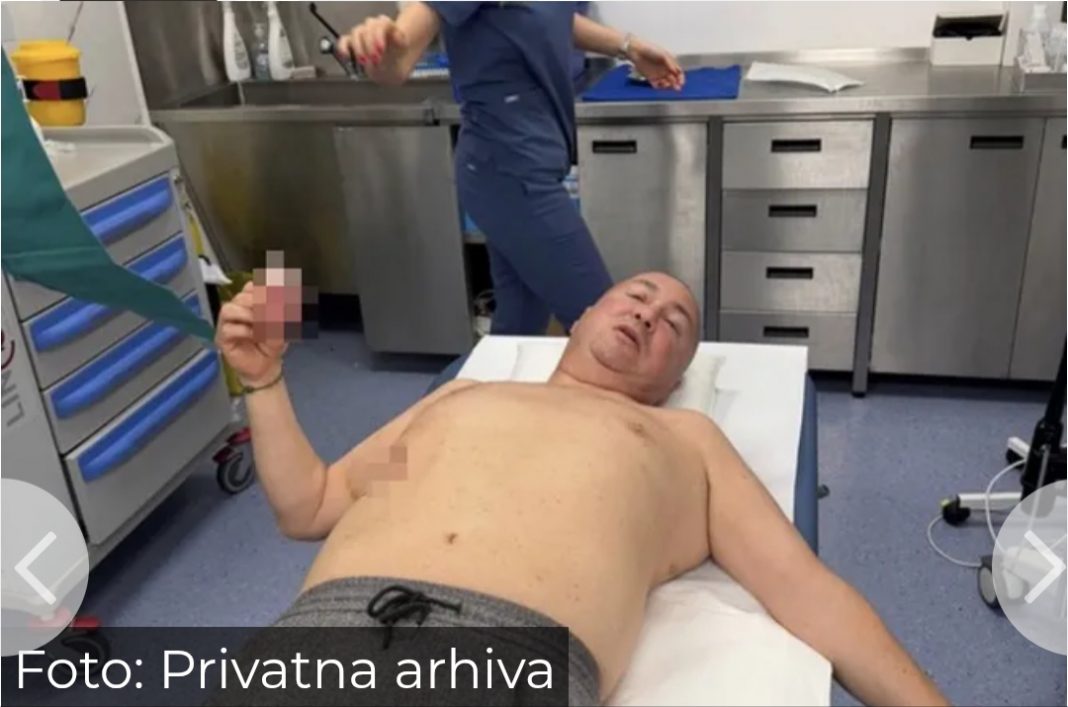 Prva slika Đanija nakon što je izujedan na svadbi: Folker u bolnici, leži bez majice na stolu sa ranom - featured image