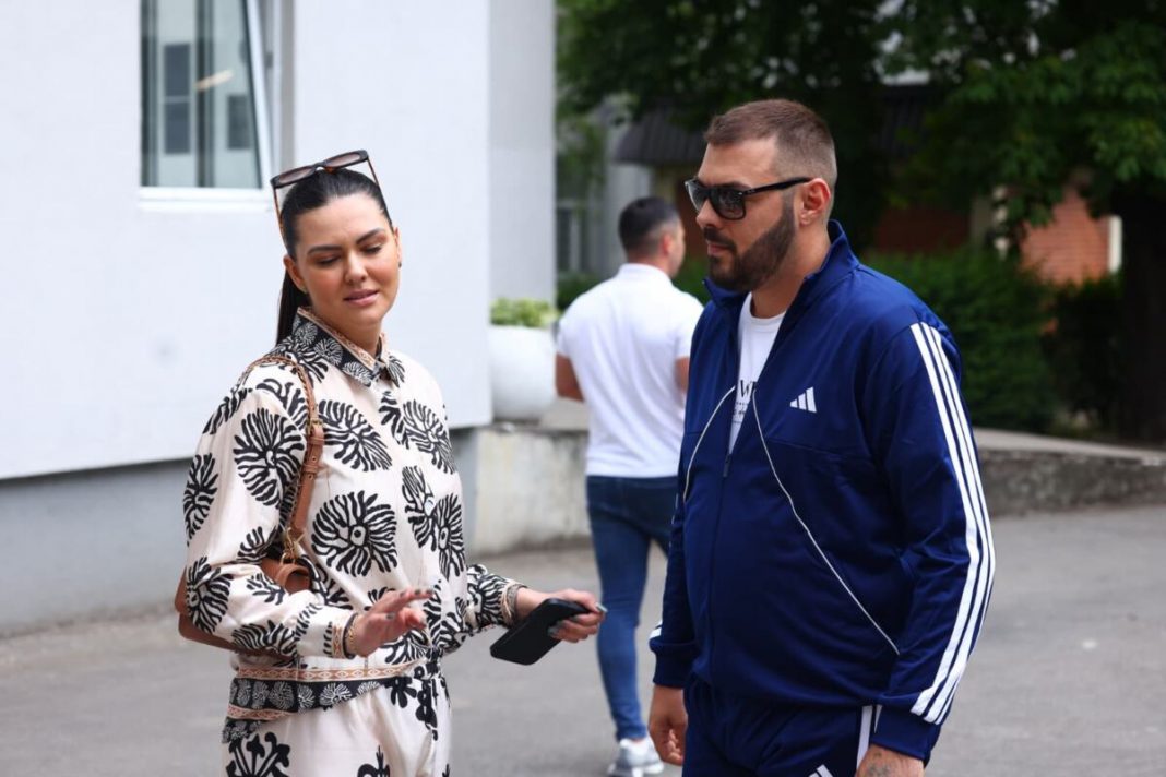 ŽENA SLOBE VASIĆA POVUKLA DRASTIČNE MERE, ANGAŽOVALA LJUDE DA GA PRATE! Lela više ne želi joj muž pravi skandale - Oni će joj redovno slati raporte, evo i kakve - featured image