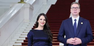 Ovdje žive ALEKSANDAR VUČIĆ I PRVA DAMA: Tamara otvorila vrata porodičnog doma, jeste li očekivali ovako nešto?! (FOTO) Ovdje žive ALEKSANDAR VUČIĆ I PRVA DAMA: Tamara otvorila vrata porodičnog doma, jeste li očekivali ovako nešto?! (FOTO) - featured image