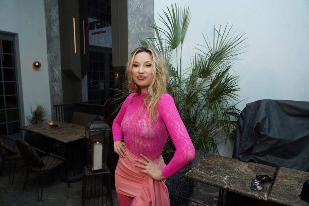MNOGI OSTANU U ČUDU KAD SAZNAJU KOLIKO GODINA IMA RADA MANOJLOVIĆ! Svi su mislili da je dosta mlađa, a ovo je istina - featured image