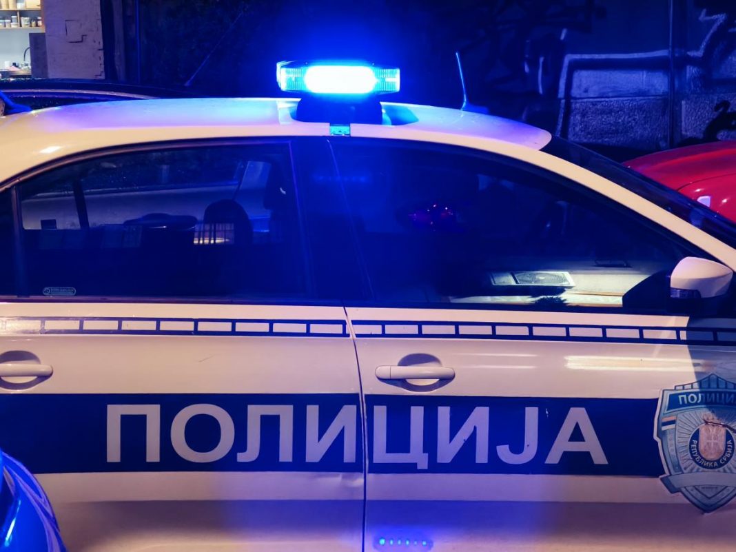 MUŠKARAC (39) UBIJEN U PARAĆINU ISPRED PORODIČNE KUĆE: Izboden posle kraće svađe, osumnjičeni za ubistvo odmah uhapšen - featured image MUŠKARAC (39) UBIJEN U PARAĆINU ISPRED PORODIČNE KUĆE: Izboden posle kraće svađe, osumnjičeni za ubistvo odmah uhapšen - featured image