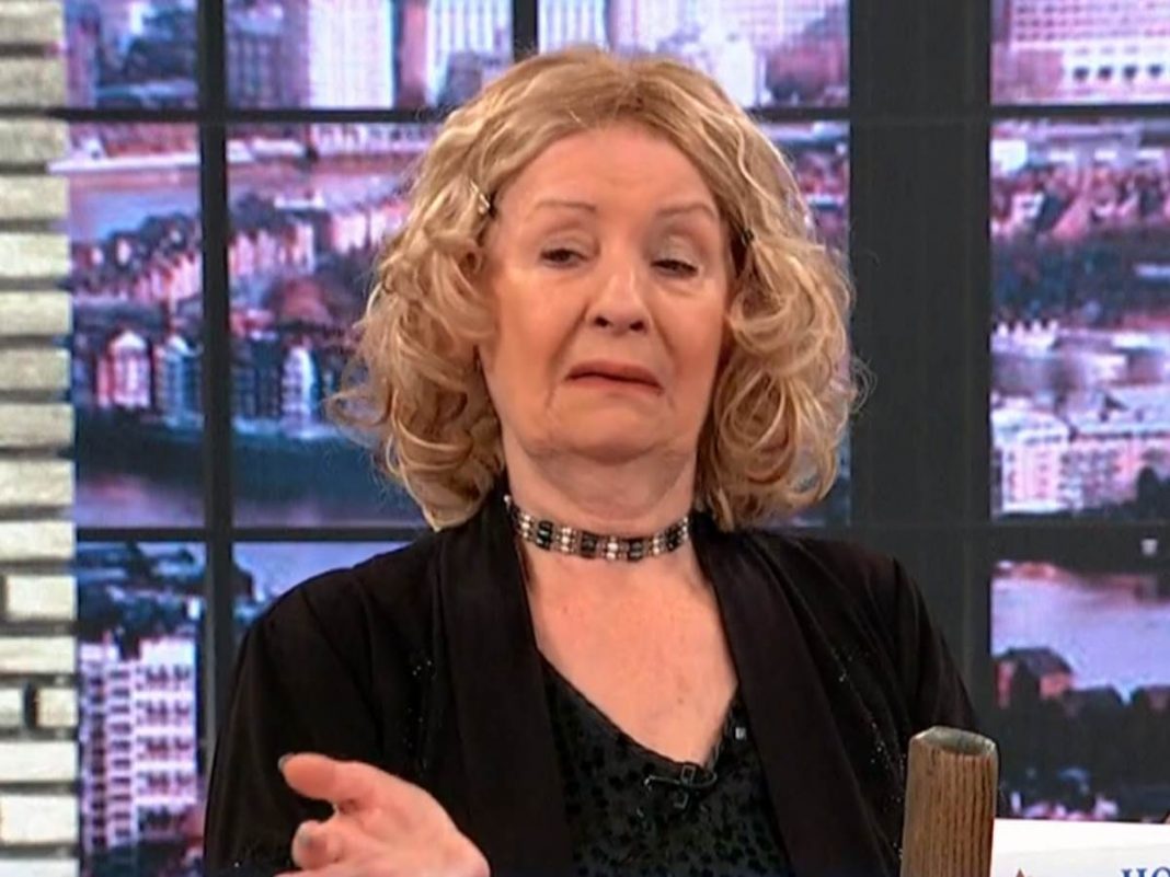 Lepa Lukić OSTALA BEZ KOSE, neće više da nosi periku: Pogledajte kako sada izgleda kraljica narodne muzike (FOTO) - featured image