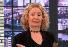 Lepa Lukić OSTALA BEZ KOSE, neće više da nosi periku: Pogledajte kako sada izgleda kraljica narodne muzike (FOTO) Lepa Lukić OSTALA BEZ KOSE, neće više da nosi periku: Pogledajte kako sada izgleda kraljica narodne muzike (FOTO) - featured image