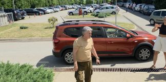U DŽEP STAVIO OZBILJNE PARE Evo koliko je Bosanac zaradio od žiriranja u “Pinkovim zvezdama”, cifra je prava sitnica U DŽEP STAVIO OZBILJNE PARE Evo koliko je Bosanac zaradio od žiriranja u "Pinkovim zvezdama", cifra je prava sitnica - featured image