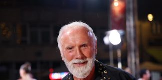 DINO MERLIN TEŽAK 100 MILIONA DOLARA! Bogatiji čak 80 miliona od Zdravka Čolića, cifra ostavlja bez daha DINO MERLIN TEŽAK 100 MILIONA DOLARA! Bogatiji čak 80 miliona od Zdravka Čolića, cifra ostavlja bez daha - featured image