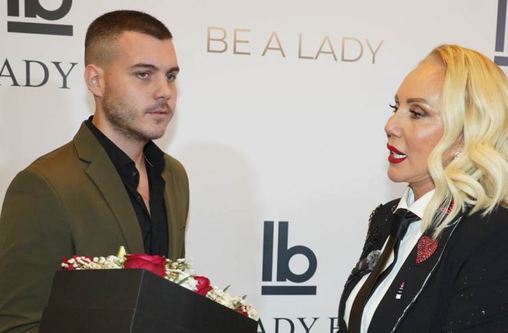 Sin Lepe Brene je zbog majke ostavio djevojku: Saznala detalje iz njenog privatnog života pa mu naredila prekid – evo o kojoj dami se radi Sin Lepe Brene je zbog majke ostavio djevojku: Saznala detalje iz njenog privatnog života pa mu naredila prekid – evo o kojoj dami se radi - featured image