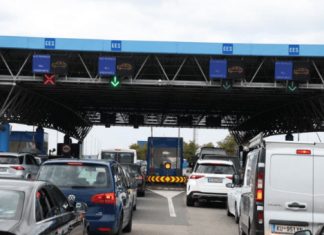 Haos na granici: Hiljade osoba iz BIH I SRBIJE vraćeno sa Hrvatske granice zbog novog sistema kontrole!Ukoliko nemate ovo kod sebe ne krećite na put Haos na granici: Hiljade osoba iz BIH I SRBIJE vraćeno sa Hrvatske granice zbog novog sistema kontrole!Ukoliko nemate ovo kod sebe ne krećite na put - featured image