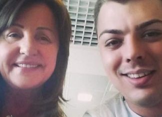 Izašao iz ludnice, pa svojim kur*cem zaludio staru koku “Među nama se desila iskrena ljubav, svu imovinu sam u mom testamentu njemu dala, godine su samo broj” – Ana Bekuta š0kirala, kriza srednjih godina Izašao iz ludnice, pa svojim kur*cem zaludio staru koku “Među nama se desila iskrena ljubav, svu imovinu sam u mom testamentu njemu dala, godine su samo broj” – Ana Bekuta š0kirala, kriza srednjih godina - featured image