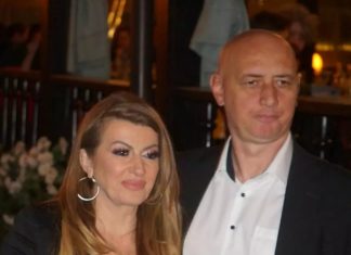 Puče tikva, razvod! Mislila je da ima sretan brak i vijernog muža dok nije pogledala u njegov telefon: Poziv koji je usred noći dobio Taške, Viki je potpuno zbunio Puče tikva, razvod! Mislila je da ima sretan brak i vijernog muža dok nije pogledala u njegov telefon: Poziv koji je usred noći dobio Taške, Viki je potpuno zbunio - featured image