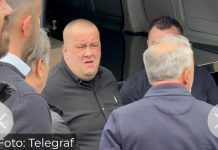 Potresna scena sa groblja! Dino će sebi nauditi, viče na sav glas, ovo sIama srca Potresna scena sa groblja! Dino će sebi nauditi, viče na sav glas, ovo sIama srca - featured image