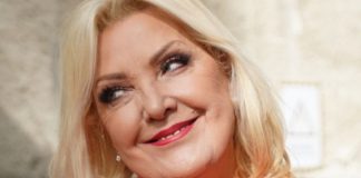 Snežana Đurišić SE SKINULA, obukla minić jedva prekrije međun0žje: Svi gledaju i krste se… Snežo, zar ti priliči, stara dlakava maca ispala? (Foto) Snežana Đurišić SE SKINULA, obukla minić jedva prekrije međun0žje: Svi gledaju i krste se… Snežo, zar ti priliči, stara dlakava maca ispala? (Foto) - featured image