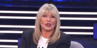 Brzo je prebojela njegovu smrt!! SUZANA JOVANOVIĆ uhvaćena u ZAGRLJAJU našeg popularnog pjevača!!! Brzo je prebojela njegovu smrt!! SUZANA JOVANOVIĆ uhvaćena u ZAGRLJAJU našeg popularnog pjevača!!! - featured image