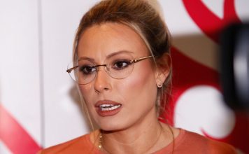 ŽIKA LEŽI U B0LNICI: Bivša supruga uz njega, sve otkrila “šanse su male, ali moramo se nadati..” ŽIKA LEŽI U B0LNICI: Bivša supruga uz njega, sve otkrila “šanse su male, ali moramo se nadati..” - featured image