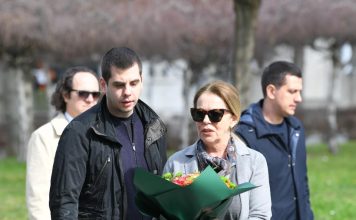 Kad je ubijen Zoran Đinđić, Ružica je imala samo 42. godine: Evo zašto se nikad nije preudala i koje su poslednje reči koje joj je rekao Kad je ubijen Zoran Đinđić, Ružica je imala samo 42. godine: Evo zašto se nikad nije preudala i koje su poslednje reči koje joj je rekao - featured image