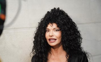 NEMOGUĆE DA JE OVO ONA! Lidija Vukićević objavila sliku i šokirala sve: Ono po čemu je bila prepoznatljiva sada nije deo nje (FOTO) NEMOGUĆE DA JE OVO ONA! Lidija Vukićević objavila sliku i šokirala sve: Ono po čemu je bila prepoznatljiva sada nije deo nje (FOTO) - featured image