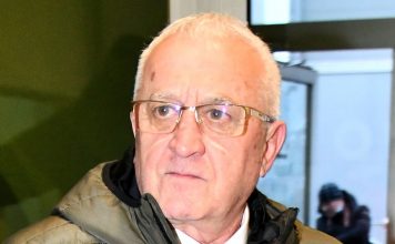 Era Ojdanić je u vezi sa 43 godine mlađom,kad vidite koja pjevačica je u pitanju, nećete moći vjerovati Era Ojdanić je u vezi sa 43 godine mlađom,kad vidite koja pjevačica je u pitanju, nećete moći vjerovati - featured image