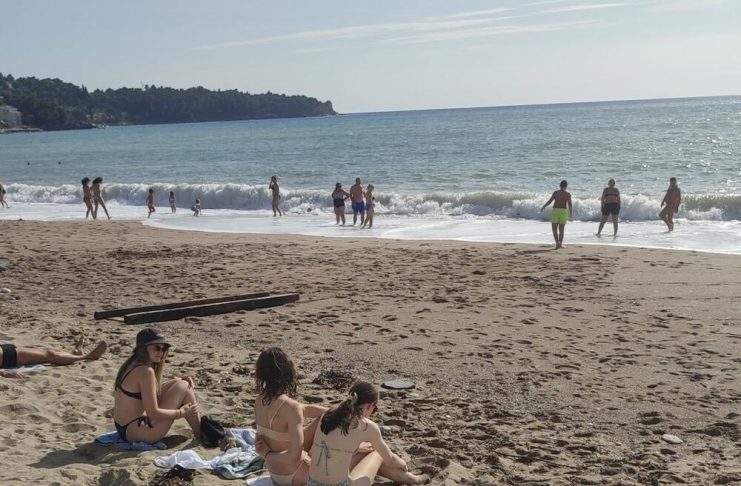 Panika kod Sutomora, JEZIVO MORSKO STVORENJE sledilo kupače!SVI PREDTRAVLJENI POBJEGLI SA PLAŽE GLAVOM BEZ OBZIRA!!! Panika kod Sutomora, JEZIVO MORSKO STVORENJE sledilo kupače!SVI PREDTRAVLJENI POBJEGLI SA PLAŽE GLAVOM BEZ OBZIRA!!! - featured image