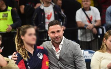 PORUKA MLAĐE KĆERKE SLOMILA DUŠKA TOŠIĆA: PIjunula na oca, javno objavila sve šta je radio Jeleni, slike, video snimci, auu PORUKA MLAĐE KĆERKE SLOMILA DUŠKA TOŠIĆA: PIjunula na oca, javno objavila sve šta je radio Jeleni, slike, video snimci, auu - featured image