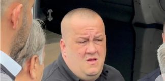 Dino Bešlić slomljen od bola, još jedan smrtni slucaj ga slomio, ostao sam sam: Objavio potresne vijesti.. Dino Bešlić slomljen od bola, još jedan smrtni slucaj ga slomio, ostao sam sam: Objavio potresne vijesti.. - featured image